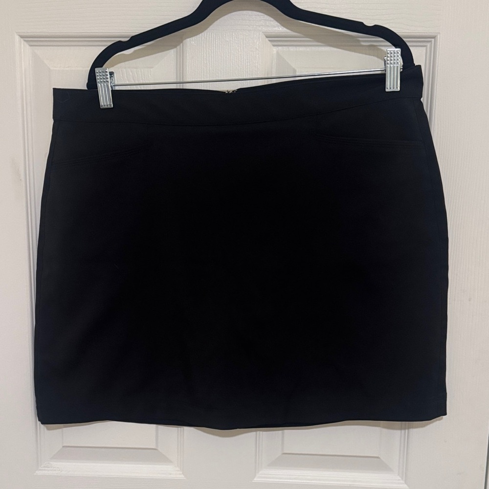 PGA Tour Women's Black Golf Skort